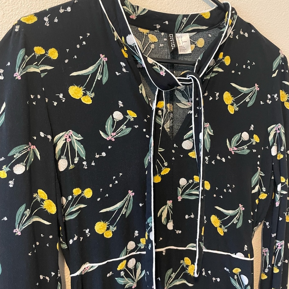 Black dandelion dress Size 6